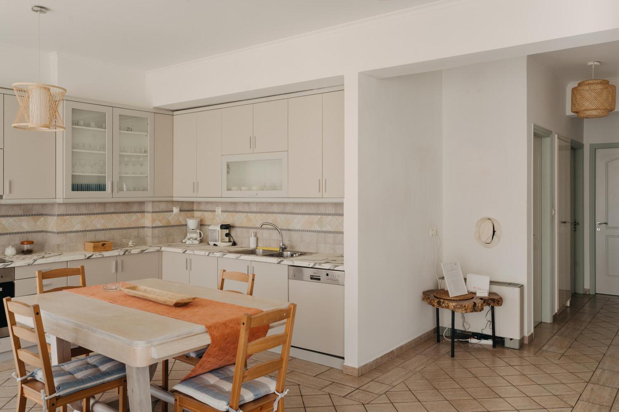 Lazarus 2Bd Apartment In The Center Patras Exterior photo
